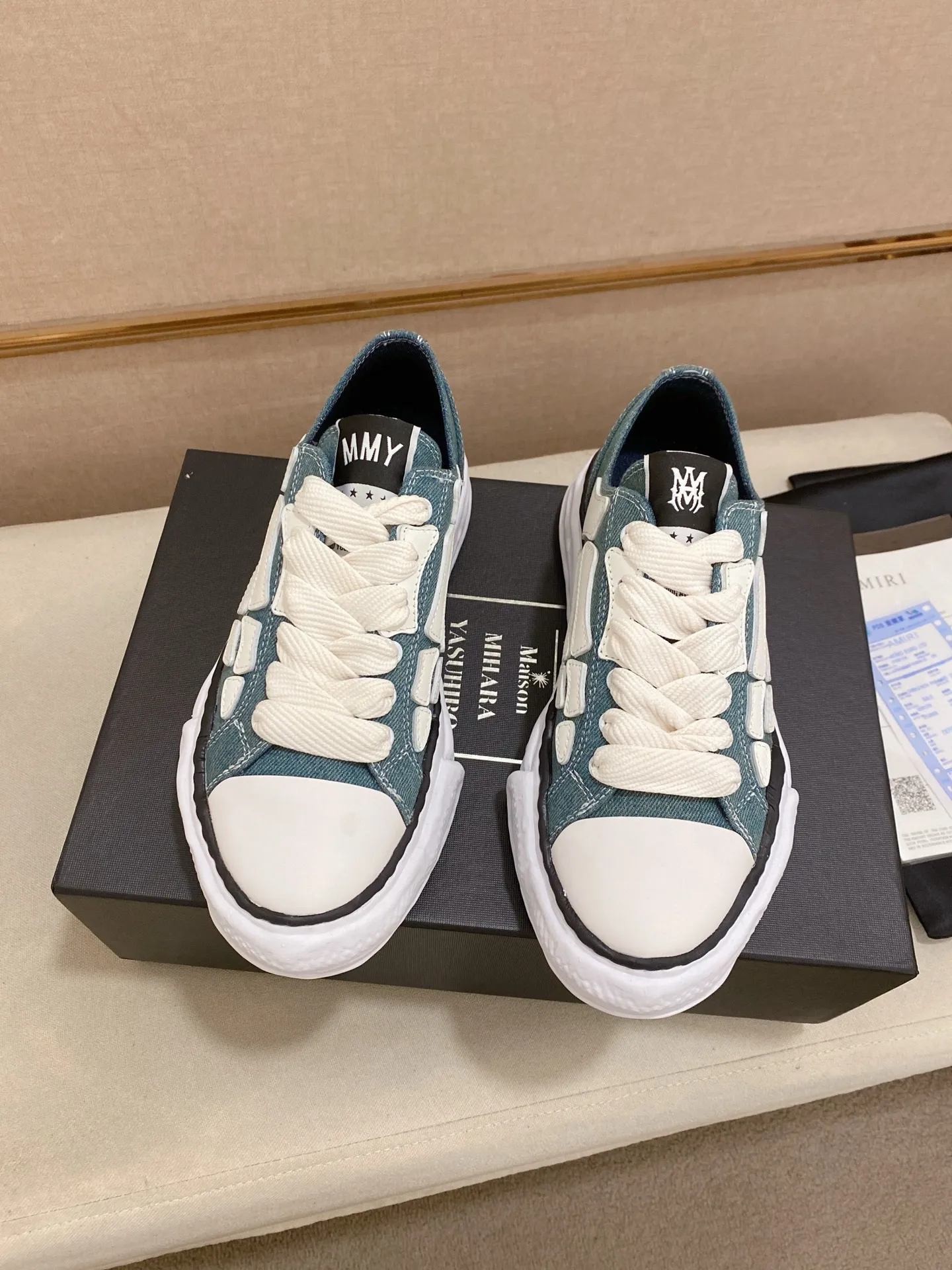 Men's shoes 💰: 580💰 High version [AMIRI] high-end men's shoes brand official website 1:1 latest masterpiece: original mold customization, the fabric is made of imported original materials, upgraded foam outsole, lighter and non-slip. The market's top quality, simple yet tasteful, a must-have for fashionistas, fashionable at your feet, full of confidence, the same style at the counter 👍The summer season is here. Code: 39-44. Can be customized45